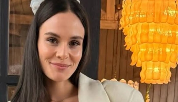 Holly took to Instagram and shared she was treated to the most insane gifted massage.