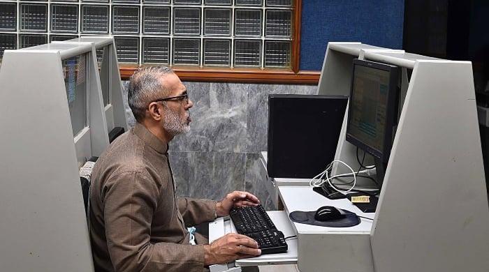 PSX rebounds as oil retreats from mid-week highs