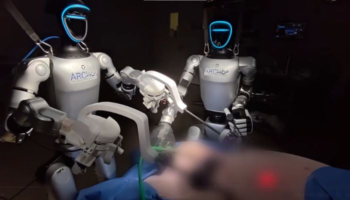 Humanoid robots perform historic live surgery for first time ever: Watch