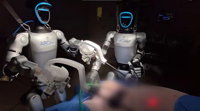 Humanoid robots perform historic live surgery for first time ever: Watch