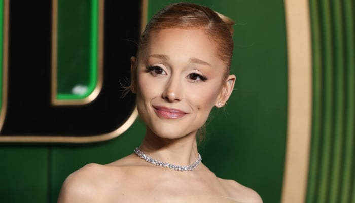 Ariana Grande sends fans into frenzy with playful onstage gesture