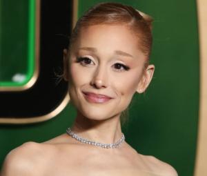 Ariana Grande sends fans into frenzy with playful onstage gesture