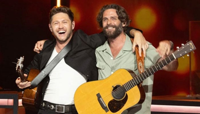 Thomas Rhett performs favorite One Direction song live with Niall Horan