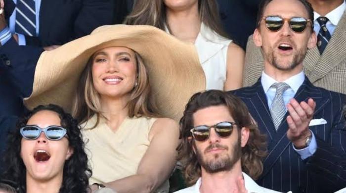 Jennifer Lopez risks fans' wrath with giant sunhat at Wimbledon