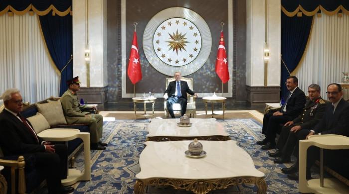 CDF Munir discusses regional security with Turkish civil-military leadership in Ankara