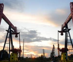 Stocks drop on deepening semiconductor rout; oil set for weekly gain