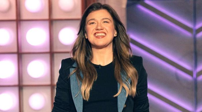 Kelly Clarkson makes rare comment about her talk show exit
