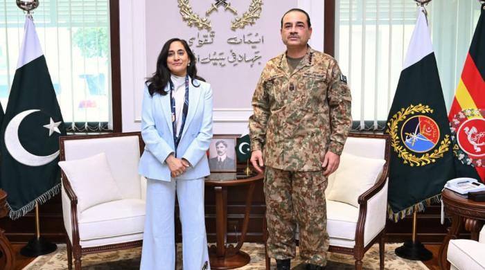 In meeting with CDF Munir, Canada's FM hails Pakistan's efforts for peace, stability