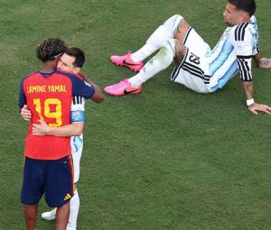 'Wholesome, beautiful': Messi, Yamal embrace wins hearts after World Cup final