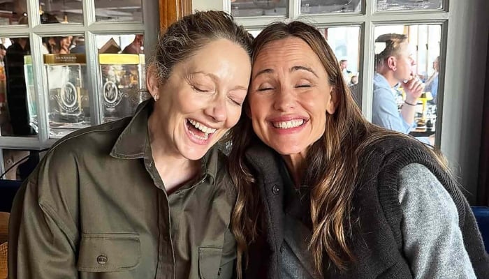 Netflix calls back Jennifer Garner, Judy Greer for 13 Going on 30 reboot.