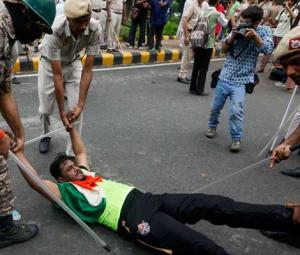 Food, fury and supporters near and far keep India protest alive