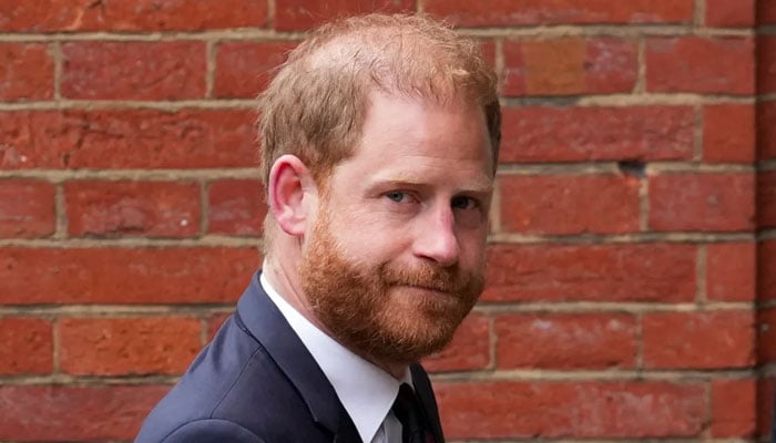 Prince Harry firmly ‘stands his ground’ after devastating blow from UK