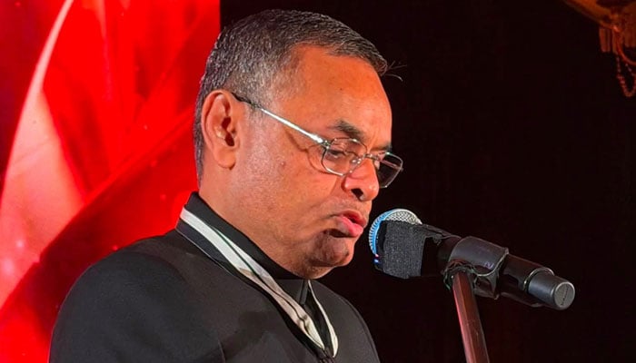 Pakistani-American community leader addresses ceremony after receiving award. — Reporter