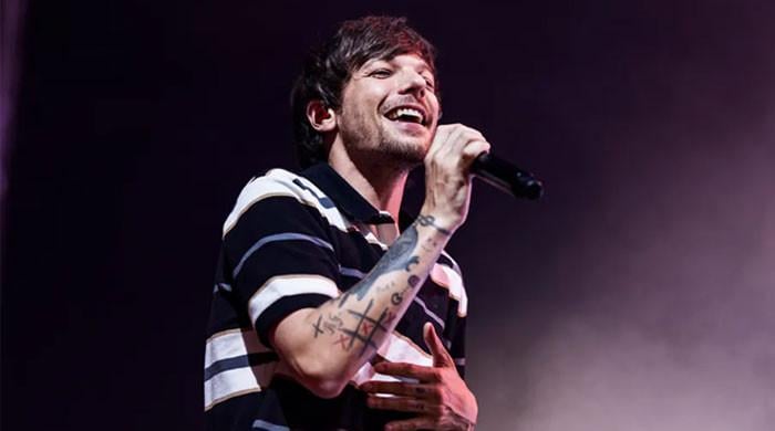 Louis Tomlinson performs 'No Control' on 16th Anniversary of One Direction 