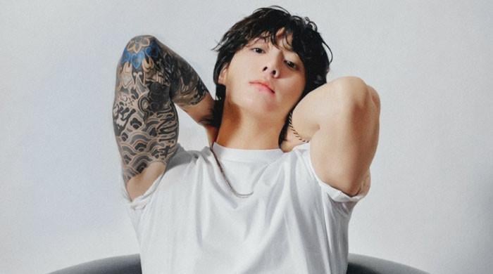 Jungkook declares 'lost my aura' during latest livestream