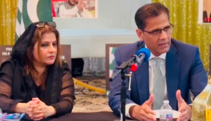 Friends of Kashmir International Chairperson Ghazala Habib and Pakistan’s Consul General in Houston Aftab Chaudhry attend a Kashmir conference in Dallas, Texas, US. — Geo News/Minhaz Bashir