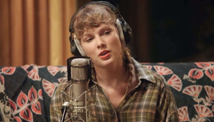 Taylor Swift silently drops Debut (TV) bombshell for milestone anniversary
