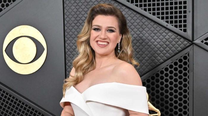 Kelly Clarkson makes hilarious confession during Vegas show