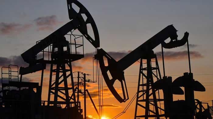 Oil falls ahead of US announcement of new sanctions on Iran