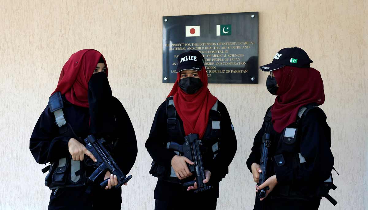 Police officers stand guard following a deadly fire at the Pakistan Institute of Medical Sciences hospital in Islamabad, August 26, 2026.