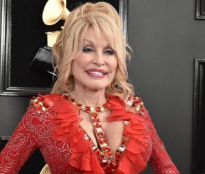 Dolly Parton considered 'no hope' scenario for cancer treatment, per sister