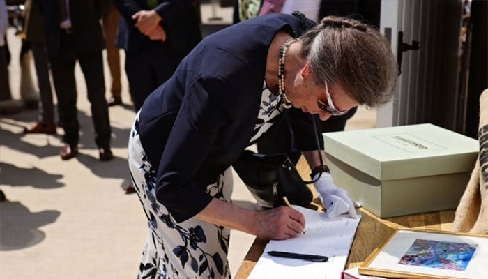 Princess Annes brewery visit captured 27 years after first visit
