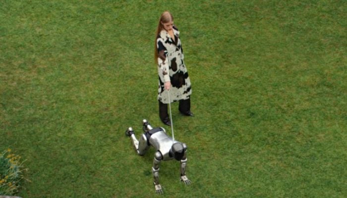 Elon Musks daughter Vivian trolls him with malfunctioning Tesla-lookalike robot in new ad