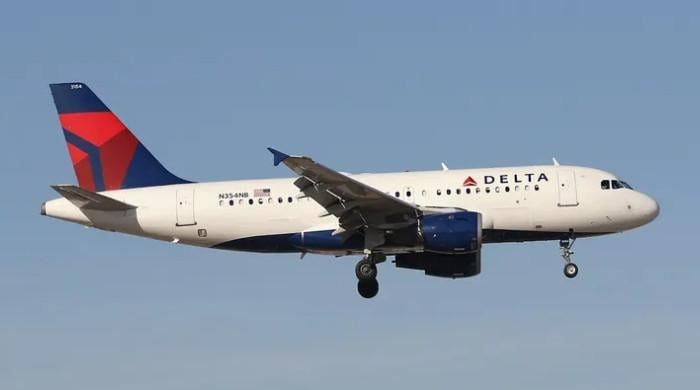Delta flight plunges 27,000ft in just 10 minutes after oxygen masks deploy midair