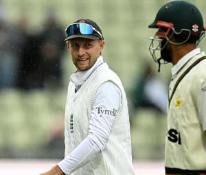 England close in on Test series sweep against Pakistan