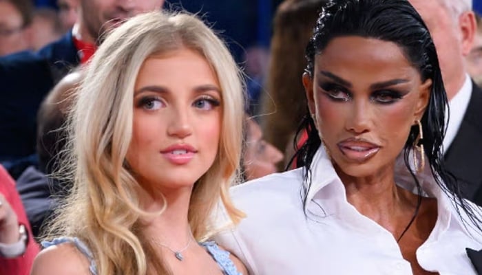 As for Katies style, she debuted a dramatic, heavy makeover, while Princess looked like an actual Princess in a light-blue ruffled gown