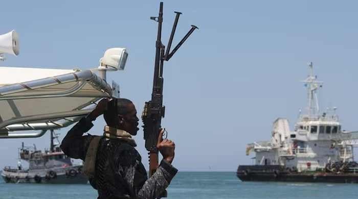 Somali pirates free hijacked vessel: sources